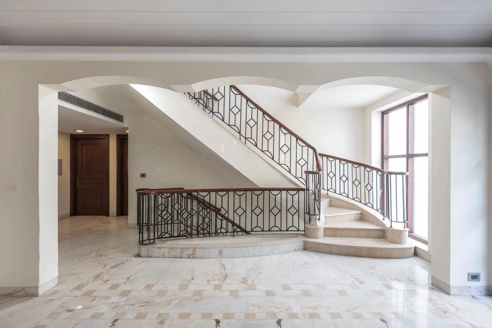 5BHK Duplex with a basement in Mayfair Gardens